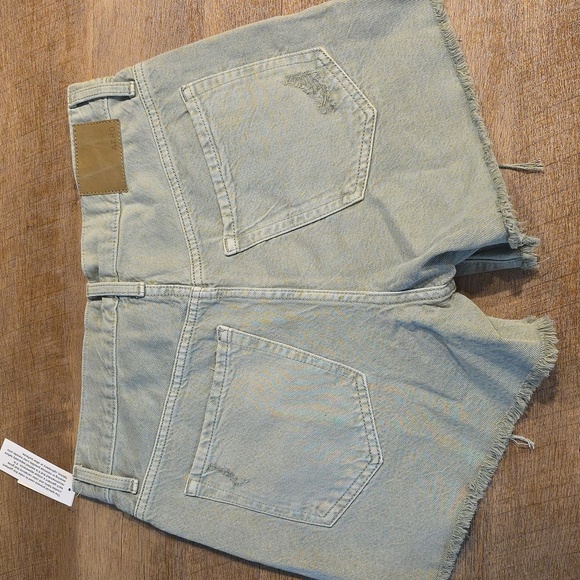 Aeropostale- 90's High Rise Ripped Cut Off Shorts- NWT! Size 6 - Picture 6 of 7